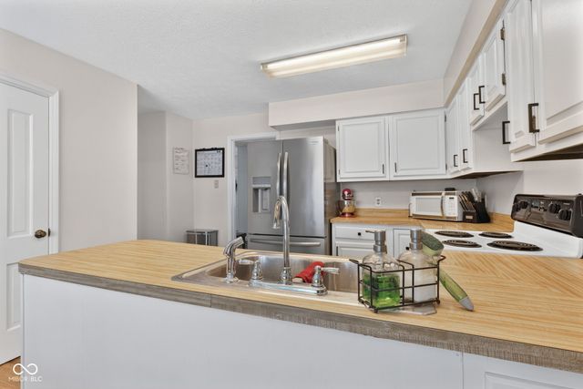 1312 W Country Club Road, Connersville, IN 47331