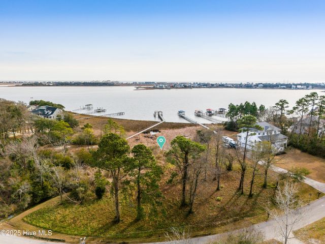 1065 Chadwick Shores Drive, Sneads Ferry, NC 28460