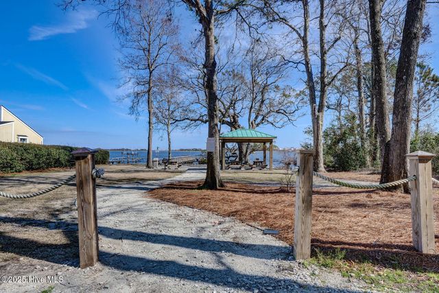 1065 Chadwick Shores Drive, Sneads Ferry, NC 28460