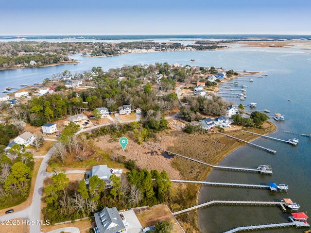 1065 Chadwick Shores Drive, Sneads Ferry, NC 28460