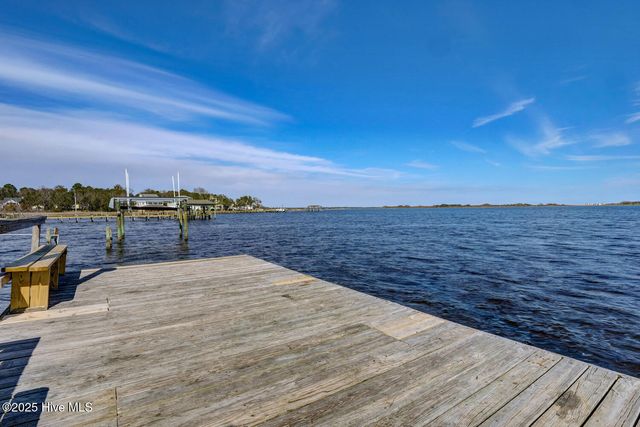 1065 Chadwick Shores Drive, Sneads Ferry, NC 28460