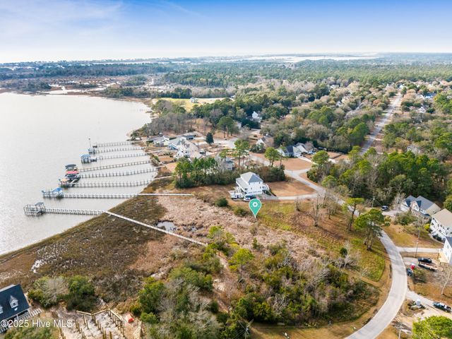 1065 Chadwick Shores Drive, Sneads Ferry, NC 28460