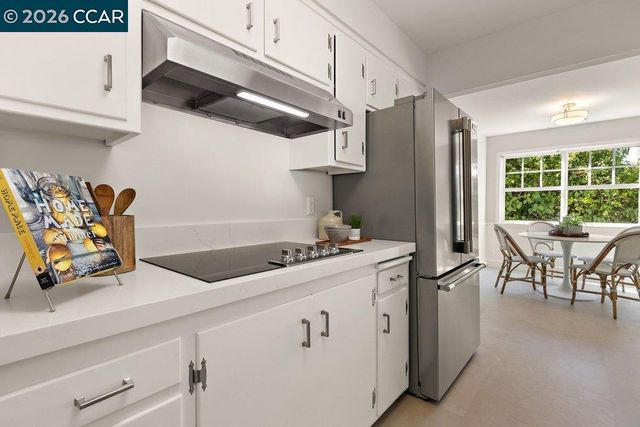 9 Dickenson Drive, Moraga, CA 94556
