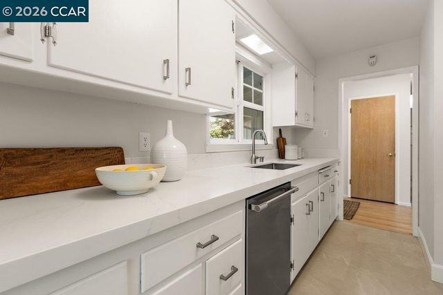 9 Dickenson Drive, Moraga, CA 94556