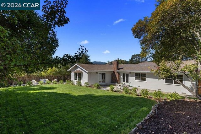 9 Dickenson Drive, Moraga, CA 94556
