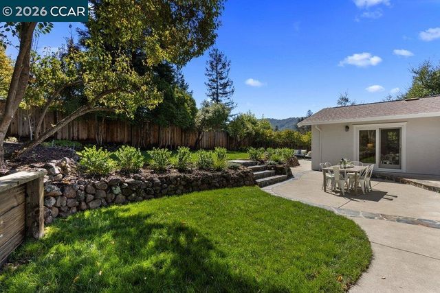 9 Dickenson Drive, Moraga, CA 94556