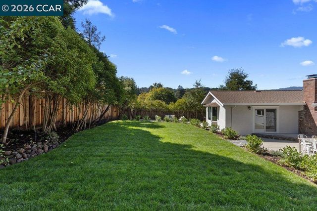 9 Dickenson Drive, Moraga, CA 94556