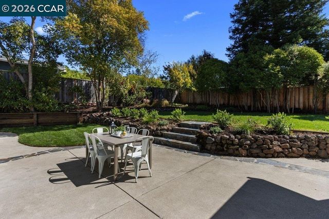 9 Dickenson Drive, Moraga, CA 94556