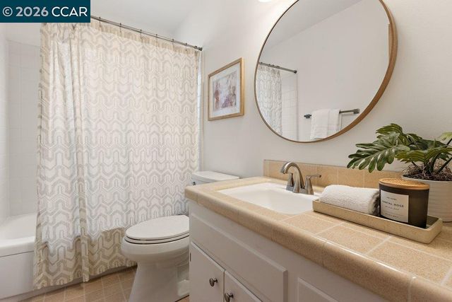 9 Dickenson Drive, Moraga, CA 94556