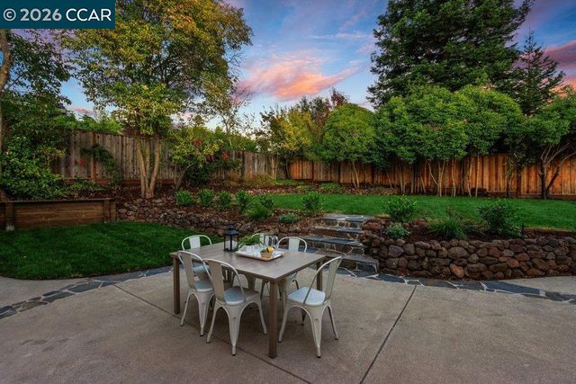 9 Dickenson Drive, Moraga, CA 94556