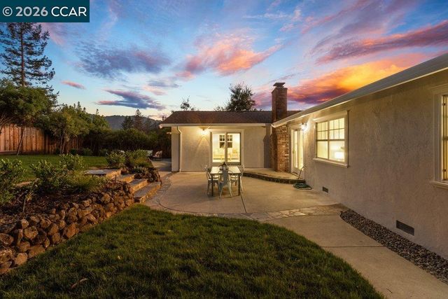 9 Dickenson Drive, Moraga, CA 94556