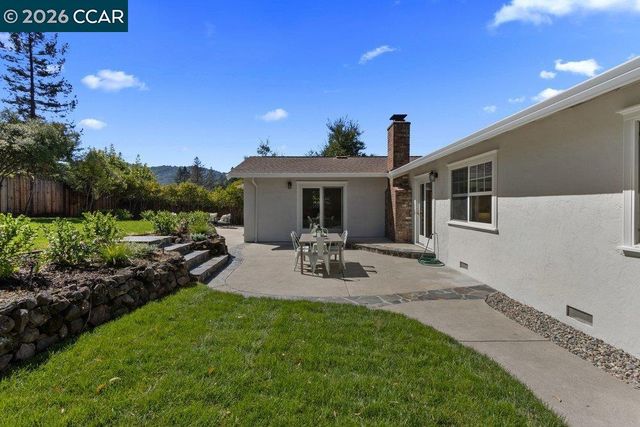 9 Dickenson Drive, Moraga, CA 94556