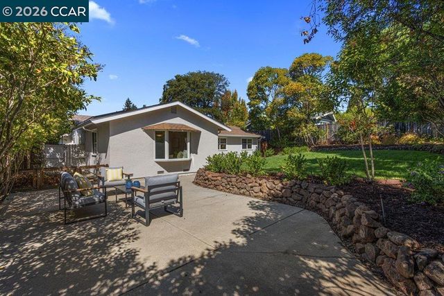 9 Dickenson Drive, Moraga, CA 94556