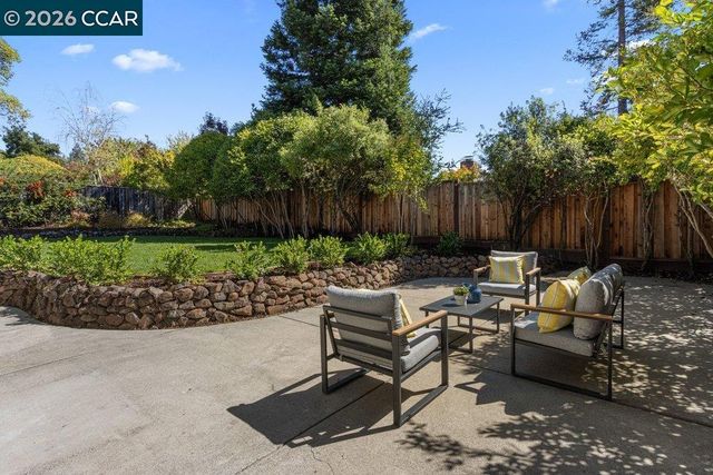 9 Dickenson Drive, Moraga, CA 94556
