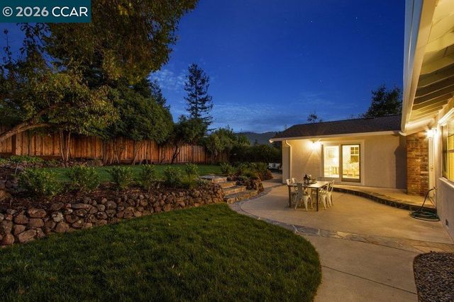 9 Dickenson Drive, Moraga, CA 94556