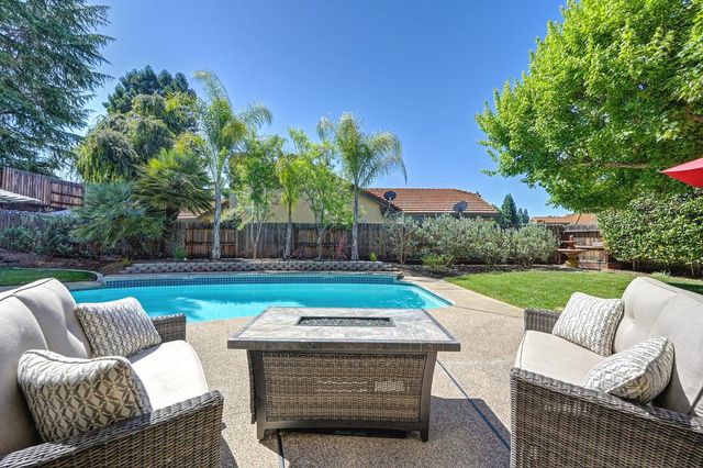303 Provence Ln, Folsom, CA 95630