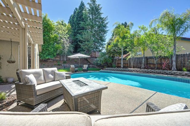 303 Provence Ln, Folsom, CA 95630