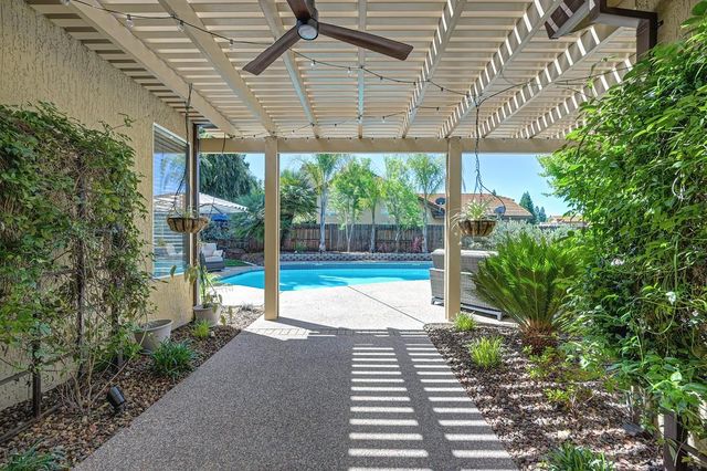 303 Provence Ln, Folsom, CA 95630