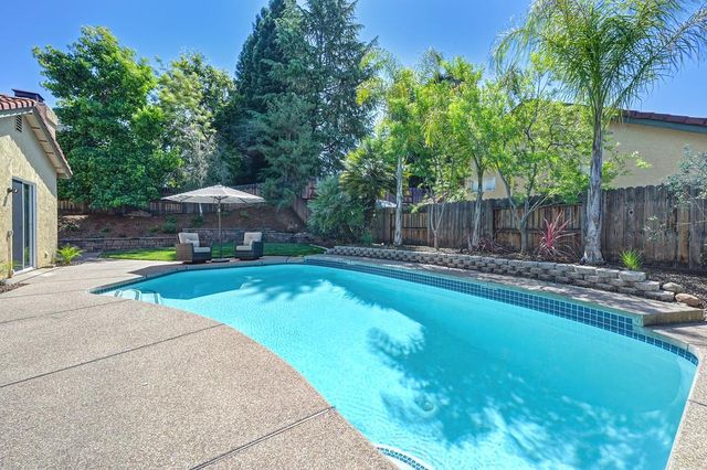 303 Provence Ln, Folsom, CA 95630