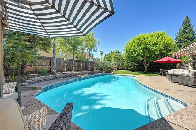 303 Provence Ln, Folsom, CA 95630