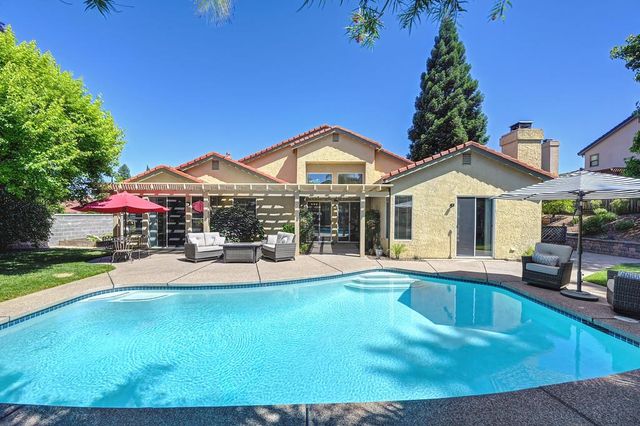 303 Provence Ln, Folsom, CA 95630