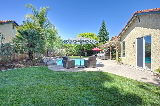 303 Provence Ln, Folsom, CA 95630