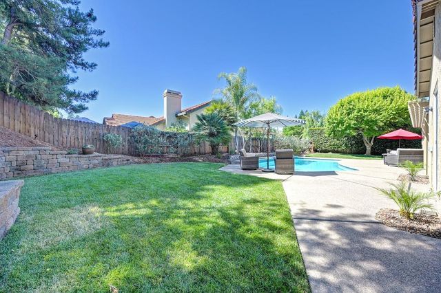 303 Provence Ln, Folsom, CA 95630