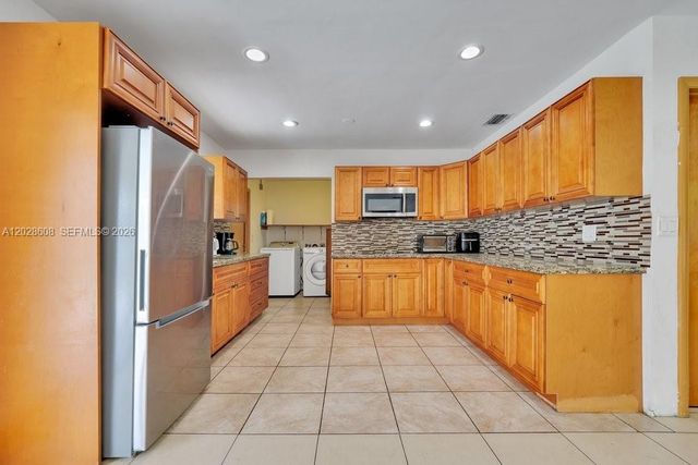 6570 Hayes St, Hollywood, FL 33024
