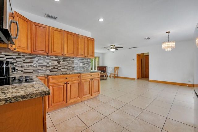 6570 Hayes St, Hollywood, FL 33024