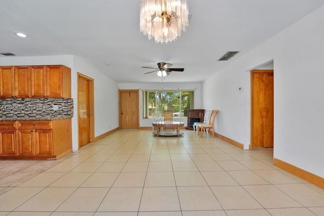 6570 Hayes St, Hollywood, FL 33024