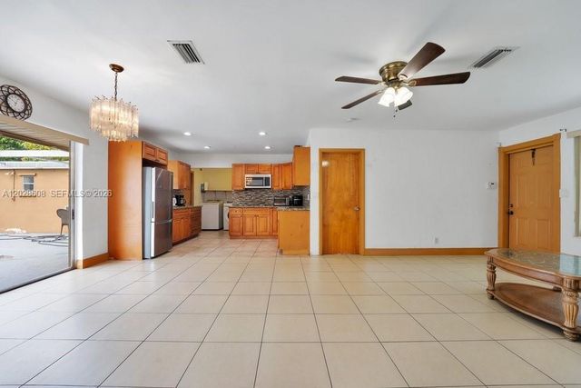 6570 Hayes St, Hollywood, FL 33024
