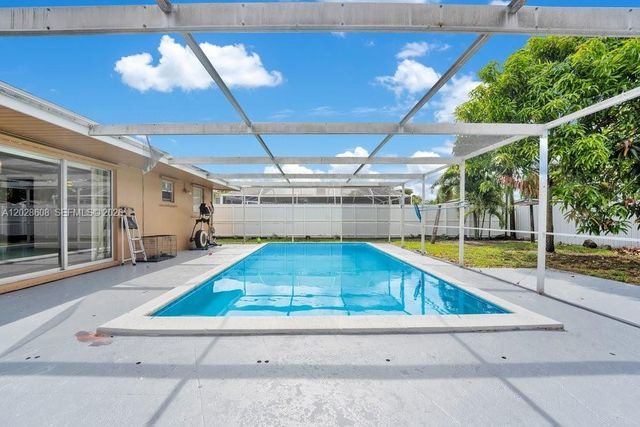 6570 Hayes St, Hollywood, FL 33024