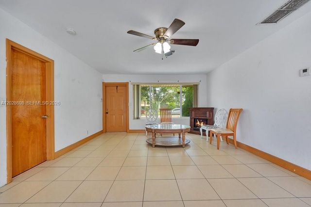 6570 Hayes St, Hollywood, FL 33024