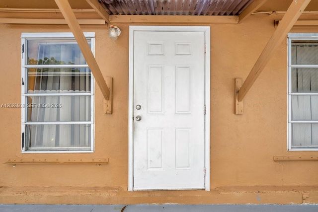 6570 Hayes St, Hollywood, FL 33024