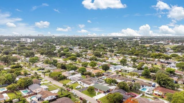 6570 Hayes St, Hollywood, FL 33024