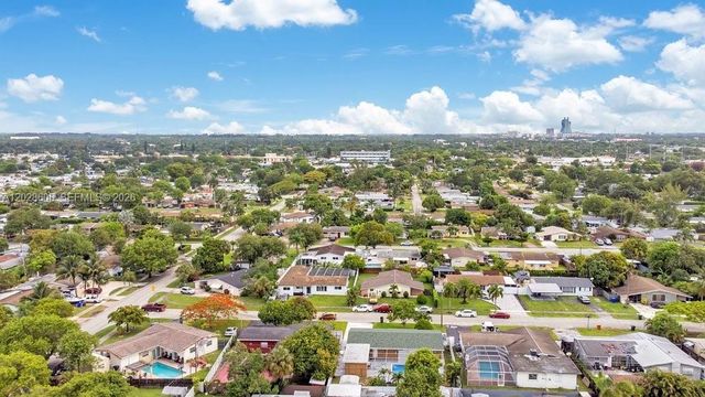 6570 Hayes St, Hollywood, FL 33024