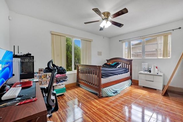 6570 Hayes St, Hollywood, FL 33024