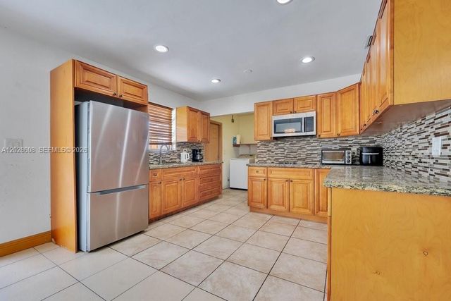 6570 Hayes St, Hollywood, FL 33024