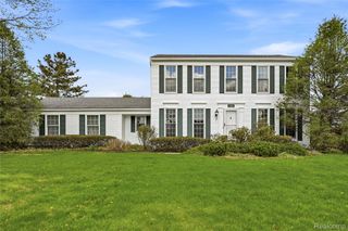 3464 Buckingham Trail, West Bloomfield Charter Township, MI 48323