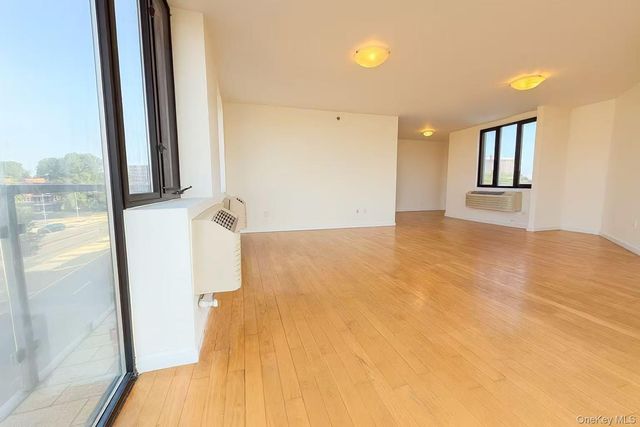 6070 Woodhaven Boulevard 4E, Elmhurst, NY 11373