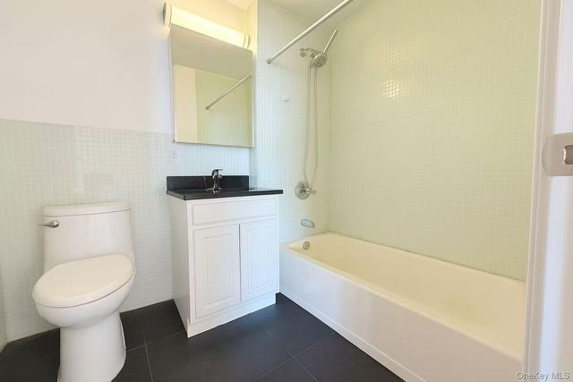 6070 Woodhaven Boulevard 4E, Elmhurst, NY 11373