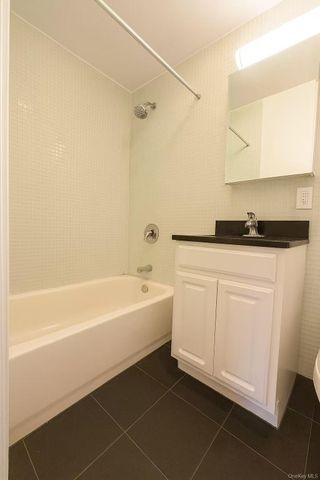 6070 Woodhaven Boulevard 4E, Elmhurst, NY 11373