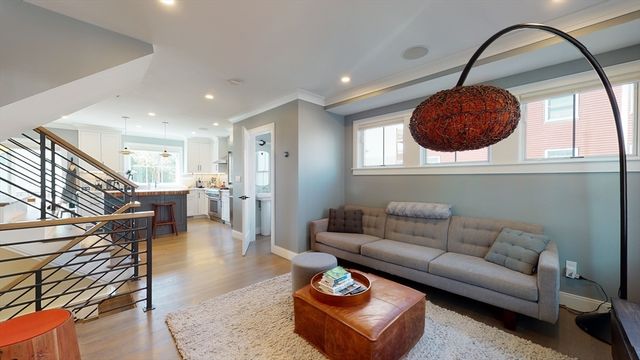 459 E 8th 1, Boston, MA 02127