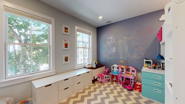 459 E 8th 1, Boston, MA 02127