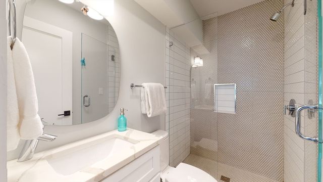 459 E 8th 1, Boston, MA 02127