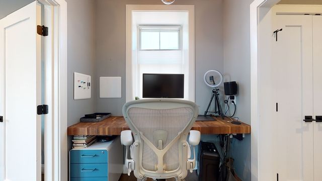 459 E 8th 1, Boston, MA 02127