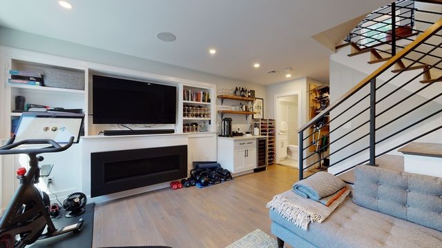 459 E 8th 1, Boston, MA 02127