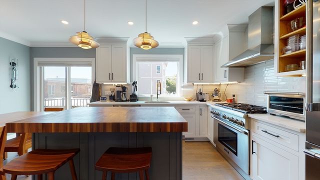 459 E 8th 1, Boston, MA 02127