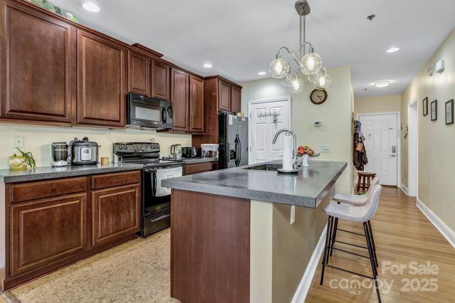 400 Skyloft Drive 102, Asheville, NC 28801