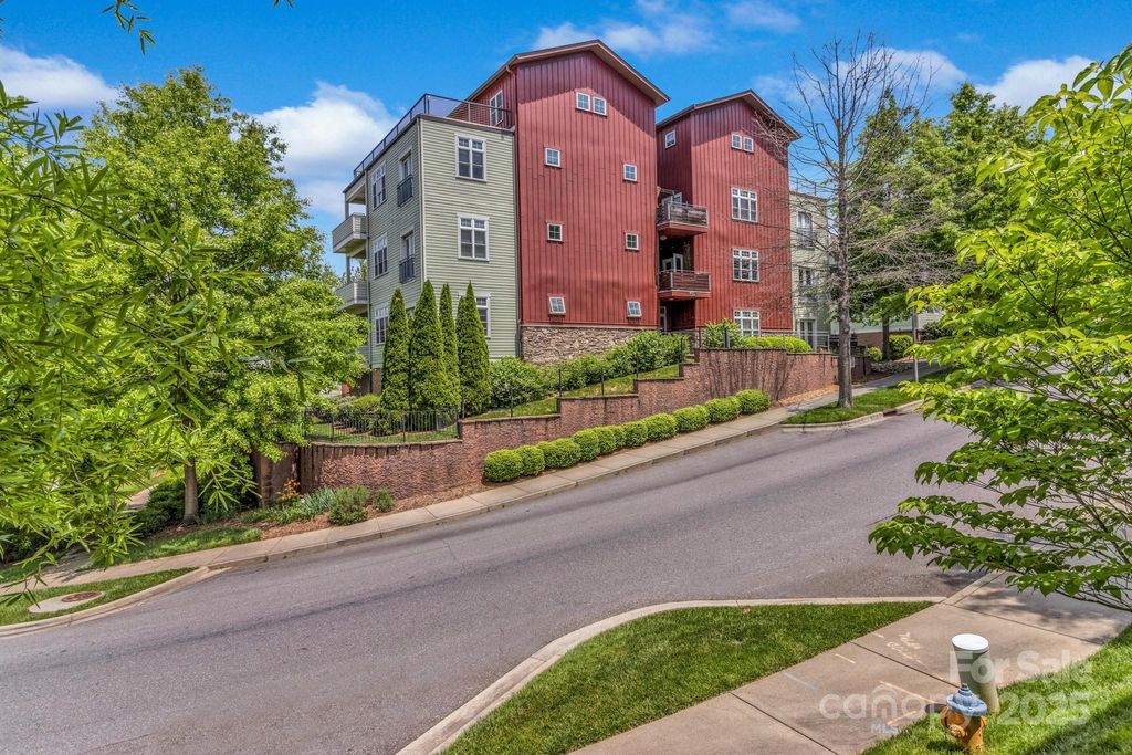 400 Skyloft Drive 102, Asheville, NC 28801